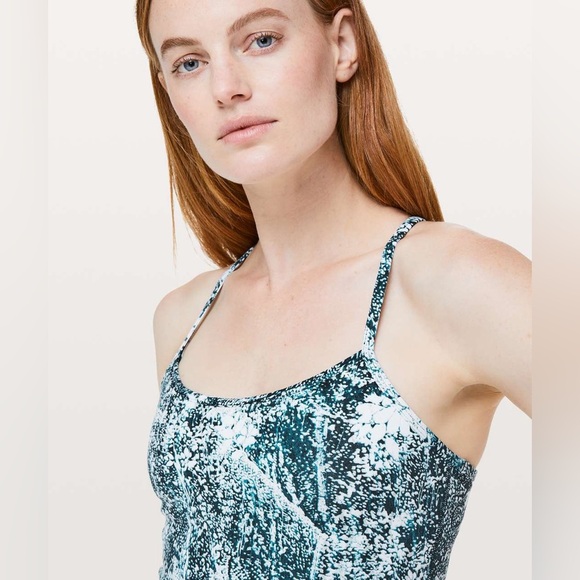 NWOT Lululemon Athletica White and Blue Pattern Power Y Sport Tank Size 4 - Picture 3 of 13
